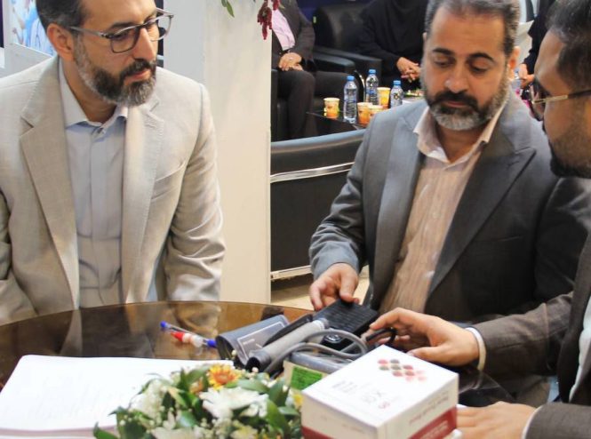 شهردار و اعضا شورای شهر مشهد در غرفه انجمن